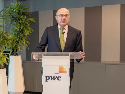 El vicepresidente del Banco Central Europeo, Luis de Guindos, acudió ayer a la reunión de socios de PwC, donde habló sobre la subida de los tipos de interés, la buena marcha del mercado laboral de la zona euro y sobre la estabilidad financiera en Europa.