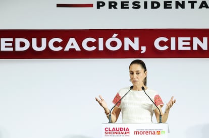 Claudia Sheinbaum en el Palacio de la Escuela de Medicina de la UNAM, este martes.