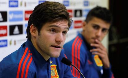Marcos Alonso y Rodri, durante la rueda de prensa de la selección española en Las Rozas.
