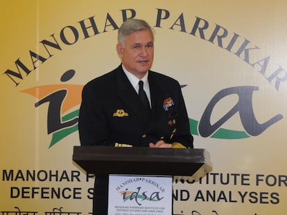 El vicealmirante Schönbach, durante su intervención en un foro de defensa en India.