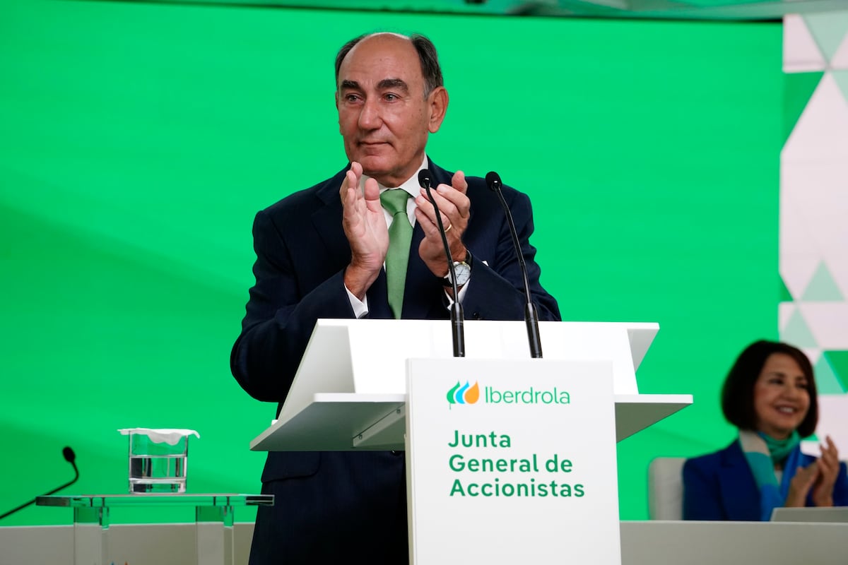 Iberdrola levanta 20.000 millones desde primavera para acelerar inversiones en pleno choque con el regulador español