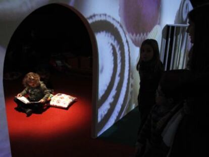 La casita construida para la exposici&oacute;n &#039;Hansel y Gretel en la biblioteca de chocolate&#039;. 