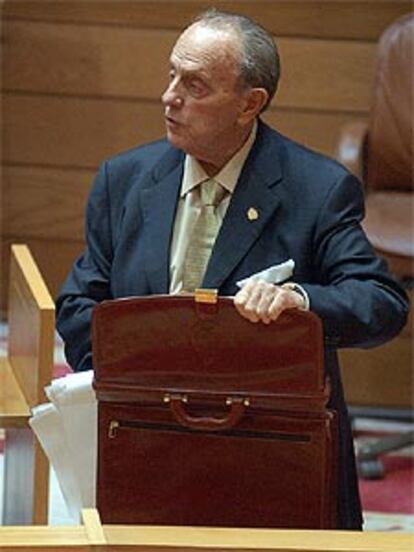 El presidente de la Xunta, Manuel Fraga, tras su discurso en el Parlamento de Galicia.