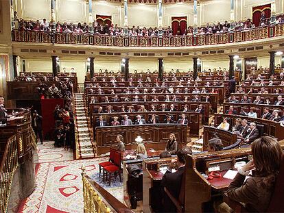 El <i>lehendakari</i> Juan José Ibarretxe presenta su plan para reformar el Estatuto de Gernika en el pleno del Congreso de los Diputados.