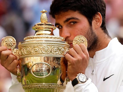 Carlos Alcaraz poses with the Wimbledon trophy on Center Court in London on Sunday, July 16, 2023. 














Carlos Alcaraz poses with his Wimbledon trophy on Center Court in London on Sunday, July 16, 2023