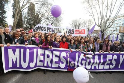 Manifestación de Madrid, a la que han asistido Carmen Calvo, vicepresidenta del Gobierno; Fernando Grande-Marlaska, ministro del Interior; Nadia Calviño, ministra de Economía; Magdalena Valerio, ministra de Trabajo; Reyes Maroto, ministra de Industria; Dolores Delgado, ministra de Justicia, y la ministra de Sanidad, Maria Luisa Carcedo.