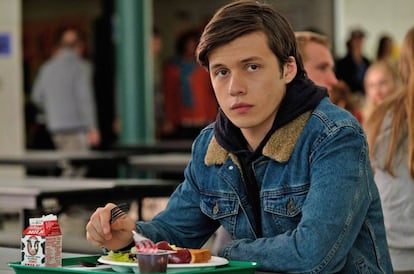 Simon, interpretado por Nick Robinson (en la imagen), abre la película hablándole directamente al espectador: “Soy exactamente igual que tú, excepto porque guardo un gran secreto: soy gay”.