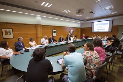 Asistentes a la reunión en Vitoria sobre la carrera profesional de los funcionarios.