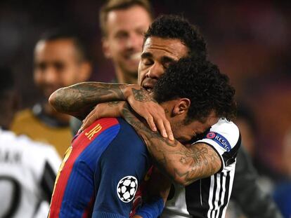 Alves consola Neymar.