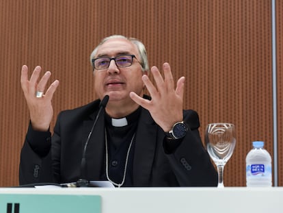 El secretario general de la Conferencia Episcopal Española y obispo auxiliar de Toledo, Francisco César García Magán, durante la jornada 'Protección de menores: seguimos caminando', el 1 de junio de 2023, en Madrid.