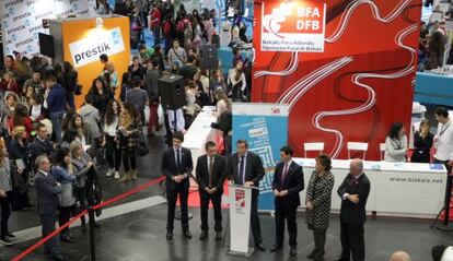 José Luis Bilbao, desde el atril, en la inauguración de la feria Prestik en el Euskalduna.