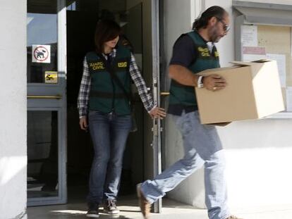 Agentes de la Guardia Civil en el Ayuntamiento de Valdemorro