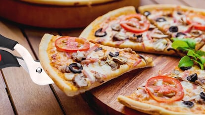 La cuchilla de estas tijeras para cortar pizzas se venden en un color negro elegante.