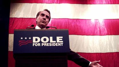 Bob Dole, en un acto de la campaña presidencial de 1996, en South Dakota.