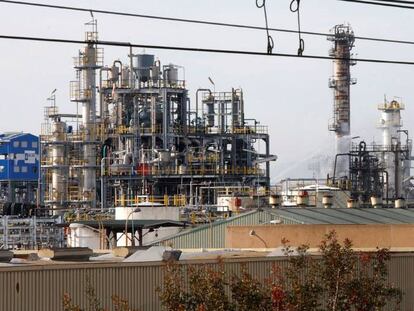 Vista del polígono y alrededores donde se ubica IQOXE, la empresa química que sufrió una explosión en su complejo industrial de La Canonja (Tarragona).