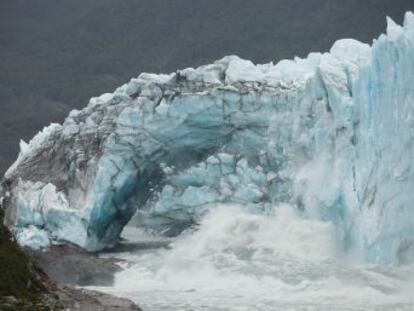 El hielo eterno rompe su puente por quinta vez en el siglo y con el parque cerrado