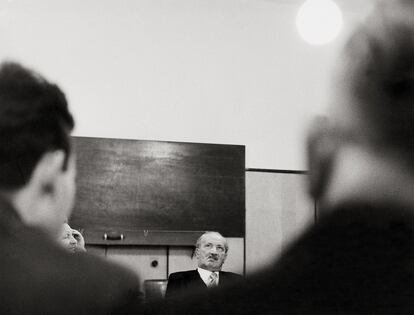 Martin Heidegger durante una charla en Tuebinga (Alemania) en 1961.