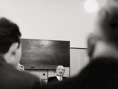 Martin Heidegger durante una charla en Tuebinga (Alemania) en 1961.