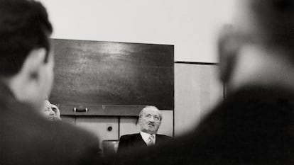 Martin Heidegger durante una charla en Tuebinga (Alemania) en 1961.