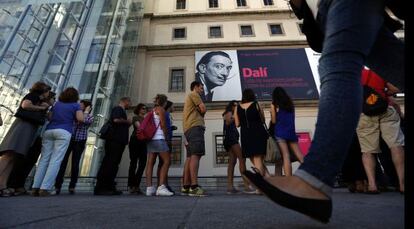 Filas para a exposição de Dalí em Madri.