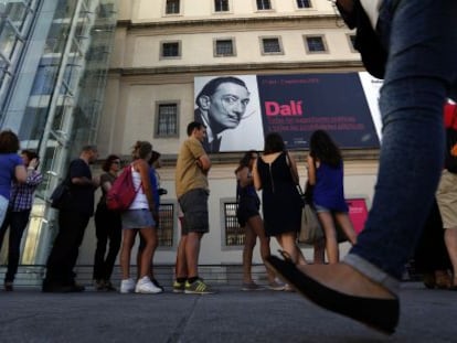 Filas para a exposição de Dalí em Madri.