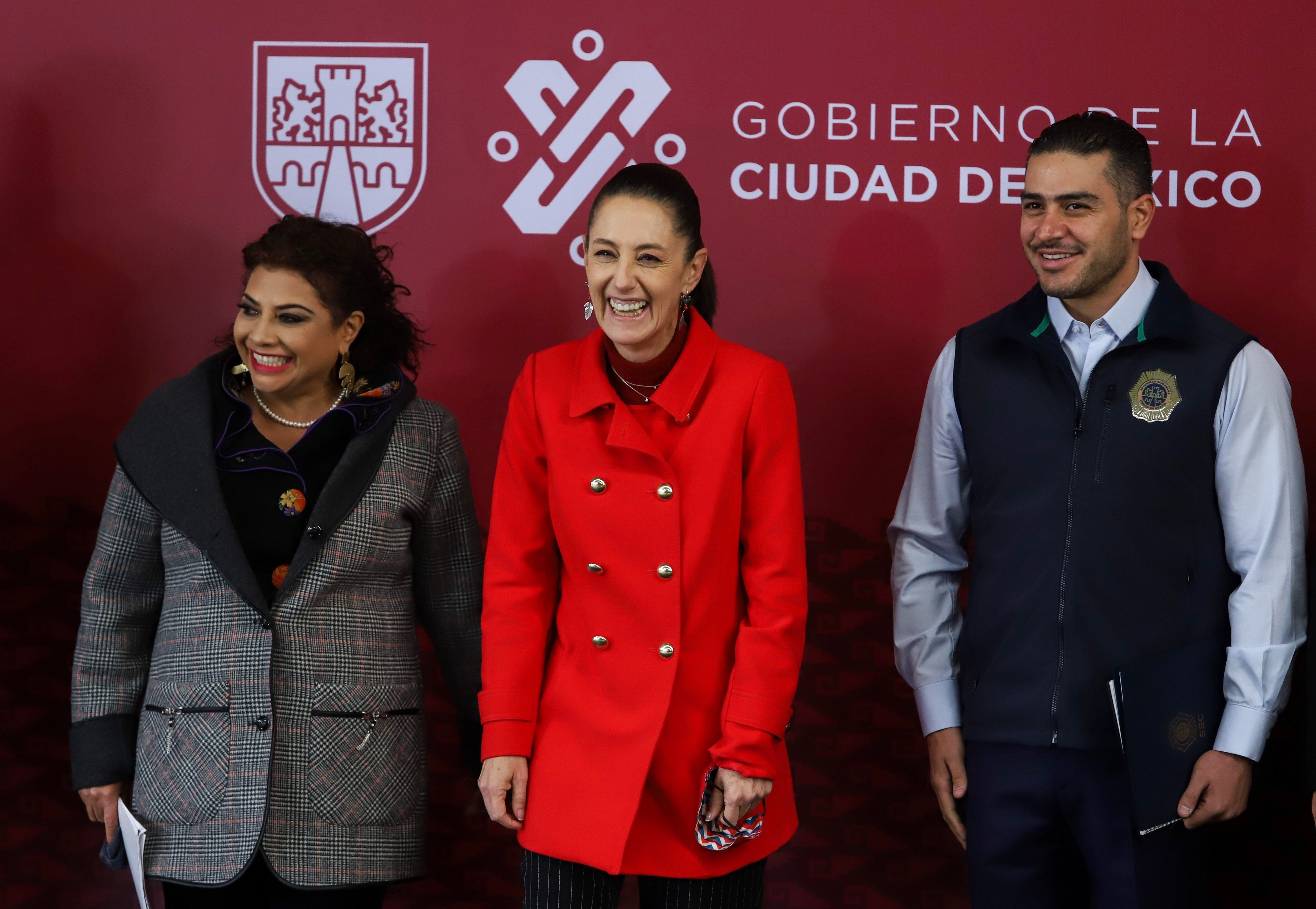 Clara Brugada, Claudia Sheinbaum y Omar García Harfuch, en diciembre de 2021.