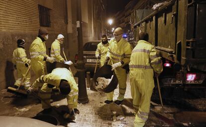 El acuerdo fue anunciado de madrugada y ha sido una negociación "complicada", según han reconocido los sindicatos, que se han declarado "satisfechos" con el resultado del pulso con las concesionarias.