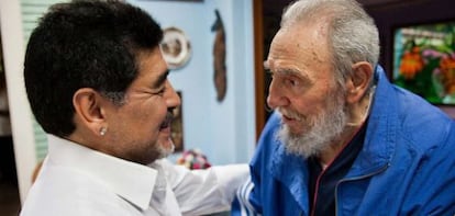 Fidel Castro, con Diego Armando Maradona, el s&aacute;bado.