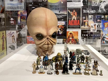 Máscara de Figrin D'an, un personaje de 'Star Wars', en la exposición 'La cultura audiovisual en los años 80. Referentes de la Generación X en España'.