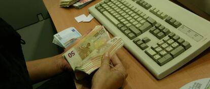 El FSB ha dado a conocer hoy las nuevas exigencias de la normativa Basilea III sobre el colch&oacute;n que deben atesorar para evitar futuras crisis financieras, que asciende a un 16 % de sus activos ponderados por riesgo.