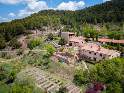 Foto aérea de las huertas y el hotel La Torre del Visco, en la comarca turolense del Matarraña, en una imagen cedida por la propiedad.