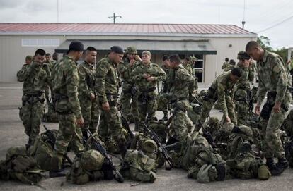 Soldats colombians, durant la recerca del general Alzate.