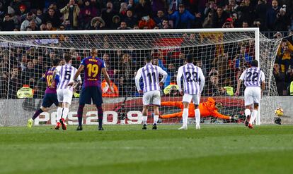 Lionel Messi marca el primer tanto del partido.