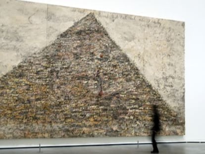 'Solo con el viento, el tiempo y el sonido', de Anselm Kiefer en la exposición 'El arte de nuestro tiempo. Obras maestras en las colecciones Guggenheim'.