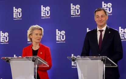 La presidenta de la Comisión Europea, Ursula von der Leyen, y el primer ministro belga, Alexander de Croo, durante la rueda de prensa conjunta de la presidencia belga del Consejo de la UE este enero.