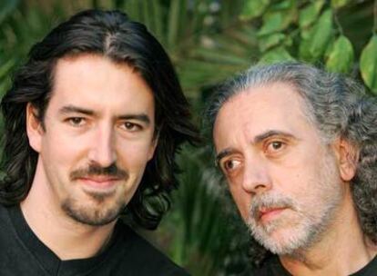 Félix Viscarret, izquierda, y Fernando Trueba, en el jardín de la casa de este último.