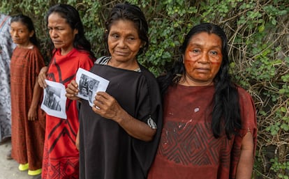 Familiares de líderes asesinados, en Perú en septiembre de 2023.