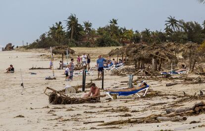 Ni los fuertes vientos, ni los daños causados por el intenso huracán Irma la noche anterior en Varadero han estropeado el humor de miles de turistas extranjeros, que no han detenido sus vacaciones en la playa más famosa de Cuba.