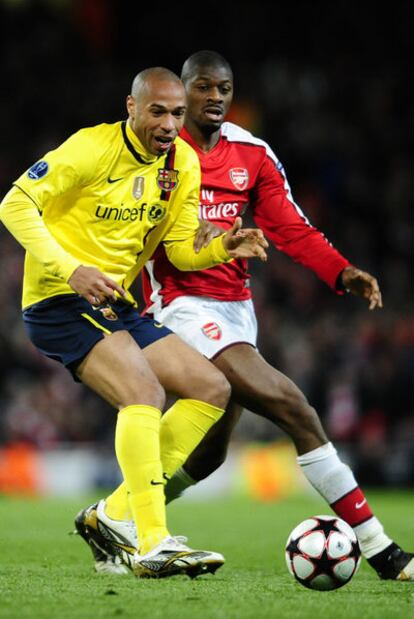 Henry, ante Diaby, en una jugada del partido.