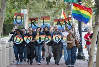 Marcha en recuerdo a las víctimas del tiroteo en el club Pulse en Orlando.