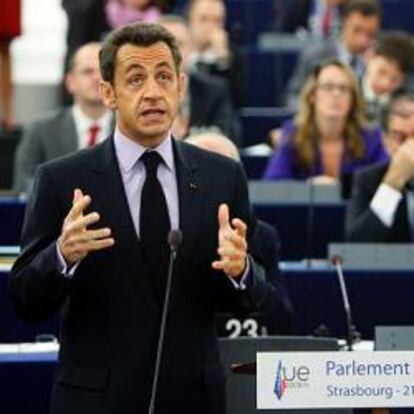 Sarkozy pide crear fondos soberanos en la UE para defender las empresas