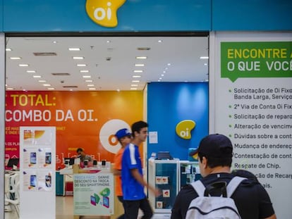 Una tienda de Oi en un centro comercial de Brasilia (Brasil).