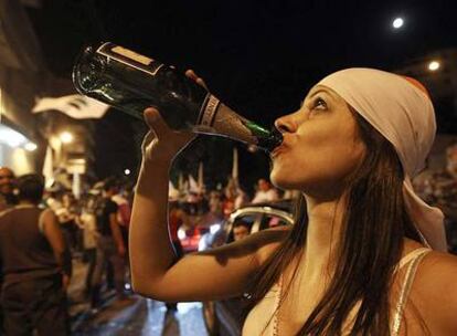 Seguidores de las Falanges y las Fuerzas Libanesas celebran ayer en Zahle (centro de Líbano) su victoria en las legislativas.