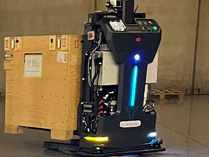 Robot móvil autónomo en la fábrica de Cie Automotive.