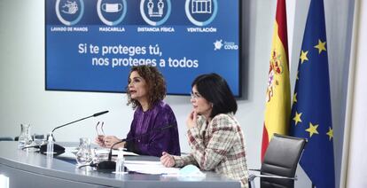 La ministra portavoz, María Jesús Montero, y la ministra de Sanidad, Carolina Darias, comparecen en rueda de prensa posterior al Consejo de Ministros.
 