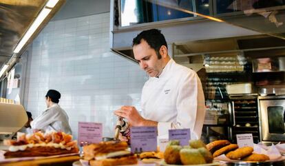 Dominique Ansel, en su pasteler&iacute;a Dominique Ansel Kitchen en Nueva York.