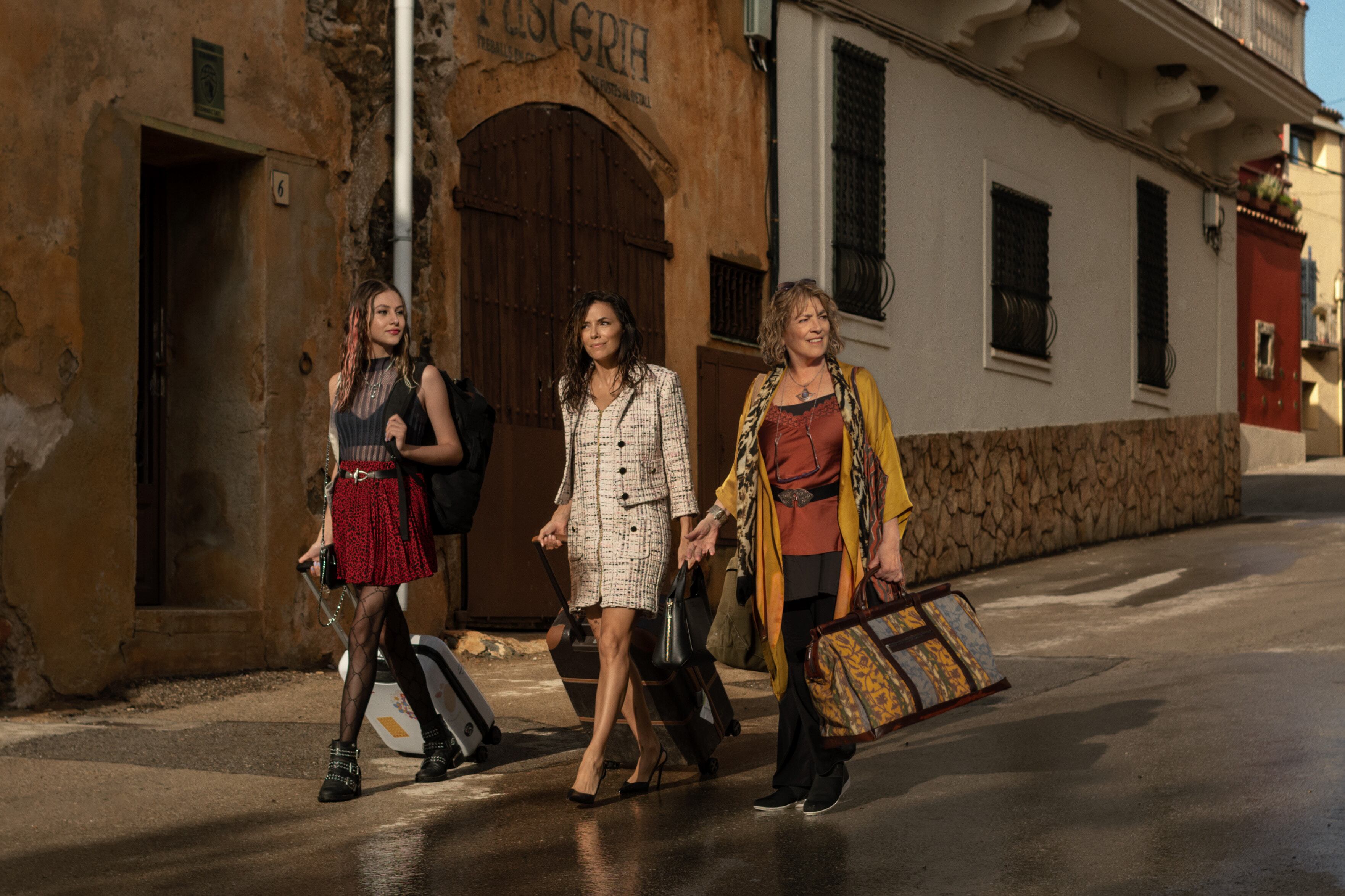 De izquierda a derecha, Victoria Bazúa, Eva Longoria y Carmen Maura, las protagonistas de la serie 'Tierra de Mujeres', de Apple TV+.