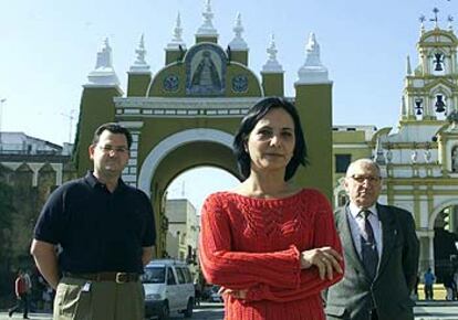 José Luis Cano, a la izquierda, con otros dirigentes de asociaciones vecinales de Sevilla.