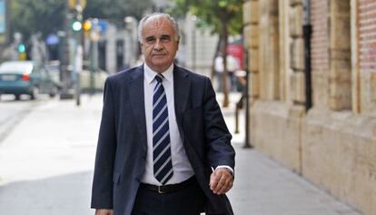 L'exconseller Rafael Blasco arriba al Tribunal Superior de València en una imatge d'arxiu.