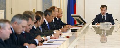Dmitir Medvédev preside en el Kremlin la reunión de seguridad en la que se firmaron diversos acuerdos con Osetia del Sur y Abjazia
